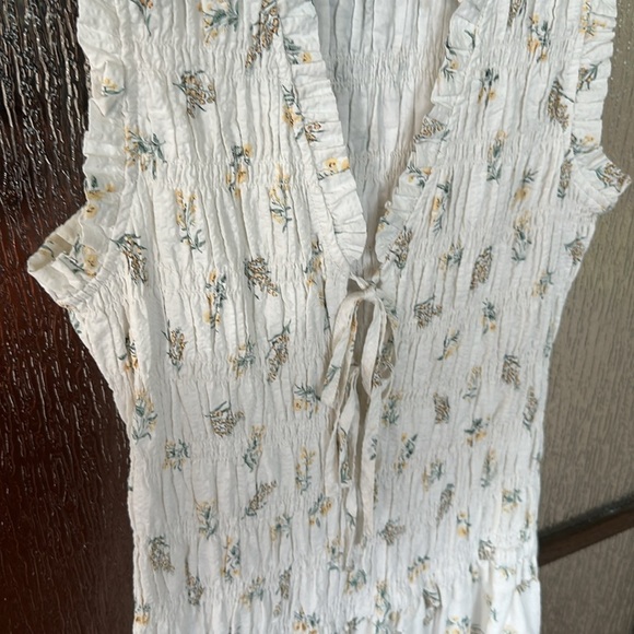 Rails Dion Dress
Amaryllis White Floral Sleeveless Dress size Medium - Picture 6 of 11
